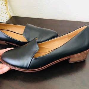 Black KELSI DAGGER flats with short heel